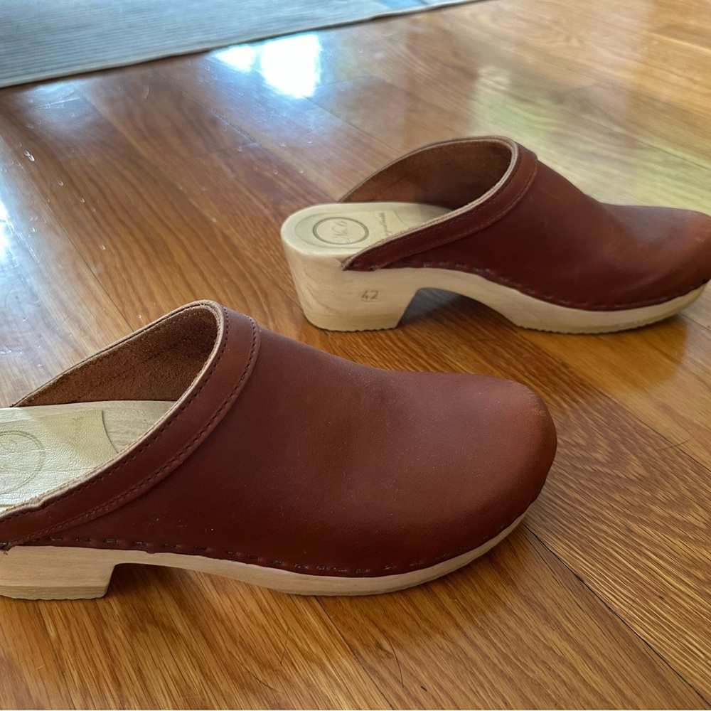 No. 6 Women's Brown Leather Clogs - Picture 2 of 6